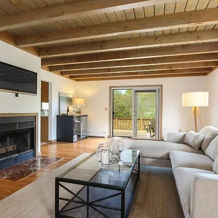 Stunning Spacious Cape Cod House With Water Views